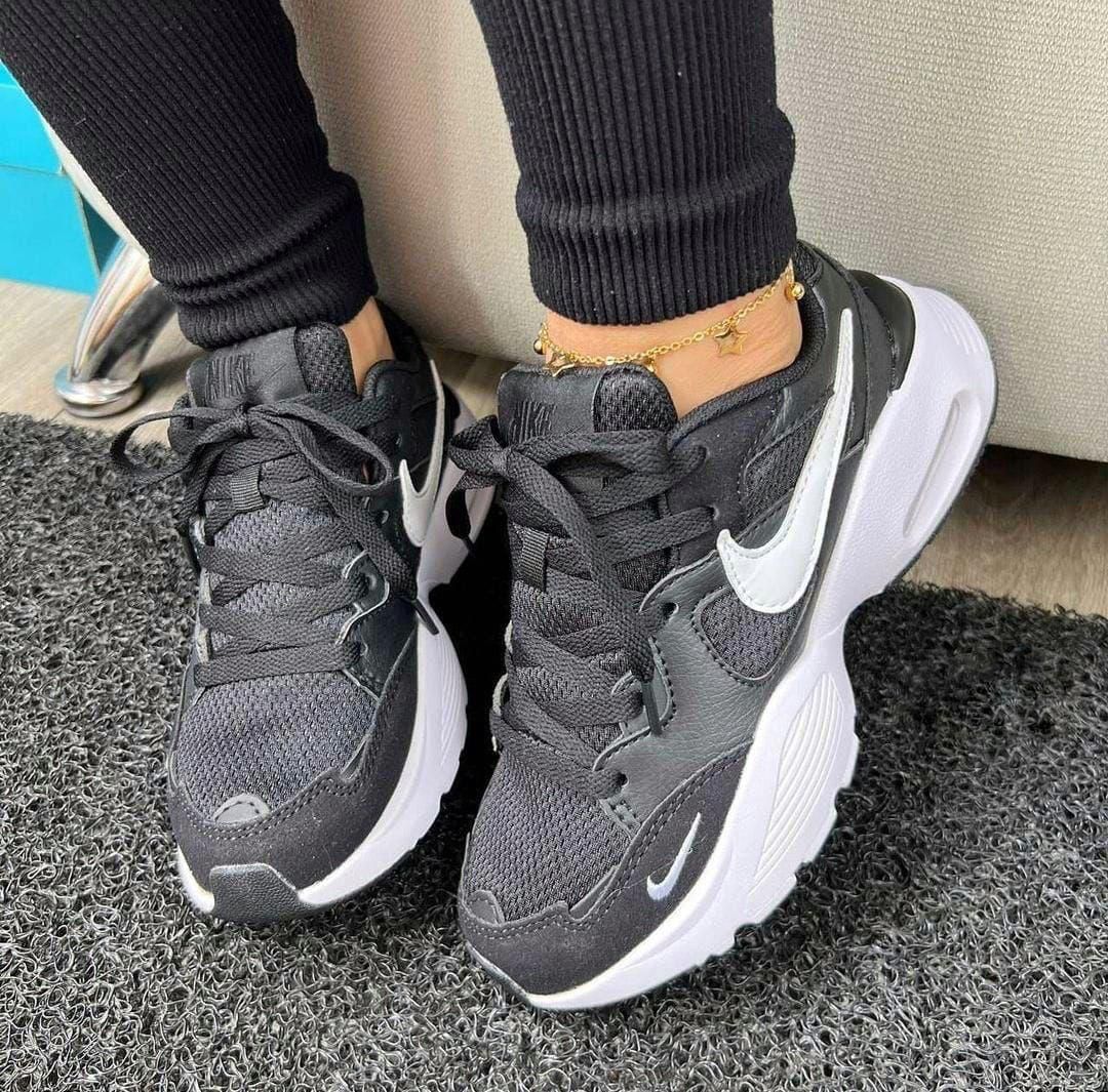 NIKE SPORT VALVULA DAMA