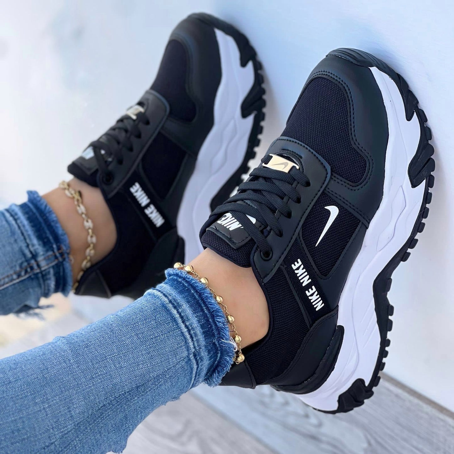 Nike Air Monarch IV . DAMA